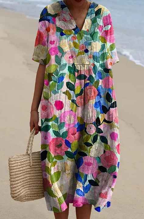Casual maxi dress with a beautiful floral print, suitable for everyday wear.