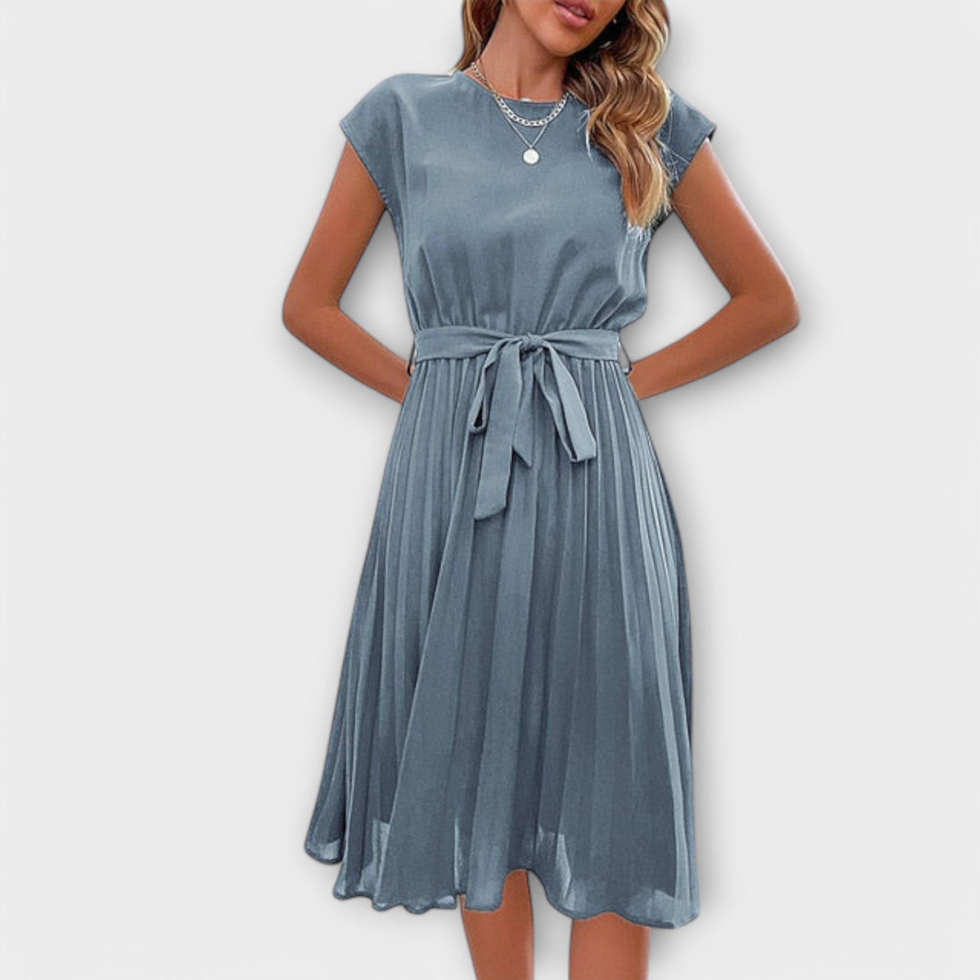 Casual summer midi dress with a flowy pleated design.